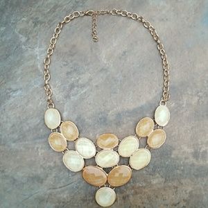 FACETED LUCITE STONES STATEMENT NECKLACE NEAUTRALS